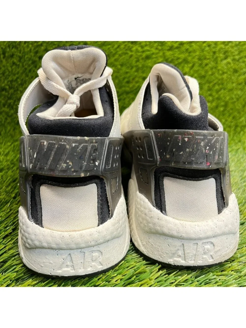 Nike Air Huarache Crater PRM Womens Size 11 White Black Running Shoes Sneakers